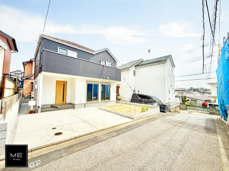 現地外観写真　前面道路広々