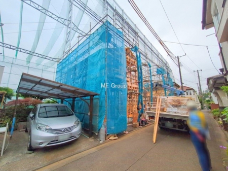 現地外観写真　暮らしを彩る充実した設備仕様が備わった新築戸建  
