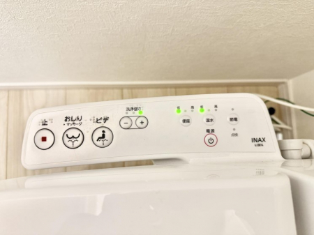 その他内観　設備■便座の温かさと洗浄機能で快適に