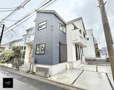 現地外観写真　暮らしを彩る充実した設備仕様が備わった新築戸建  