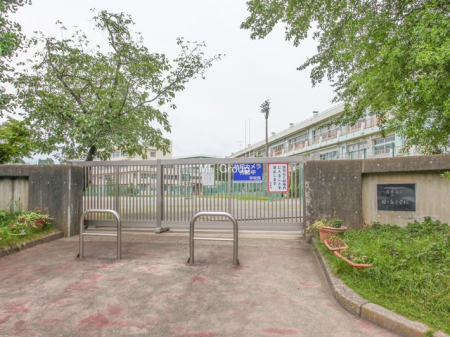周辺環境　小学校 890m 厚木市立緑ヶ丘小学校