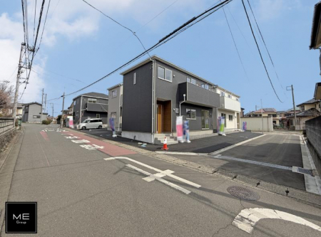 現地外観写真　角地につき陽当り良好です！  
