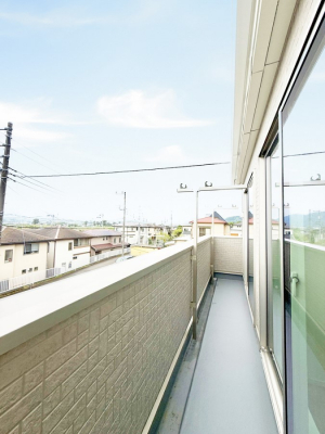 バルコニー　2部屋から使用可能で便利なバルコニー！  