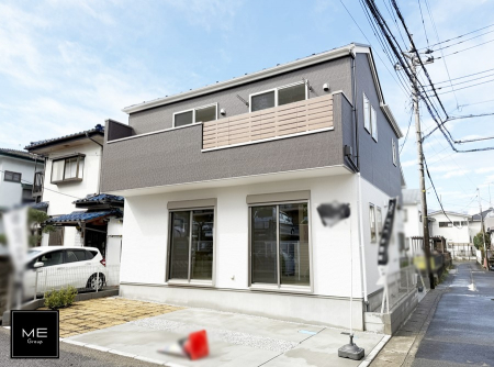 現地外観写真　暮らしを彩る充実した設備仕様が備わった新築戸建  