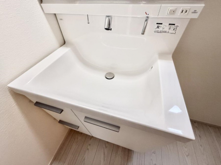 その他内観　設備■手洗いや顔を洗う時も快適に使える便利なシャワー