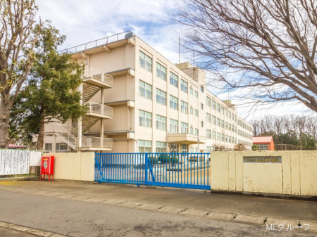 周辺環境　中学校 250m 大和市立上和田中学校