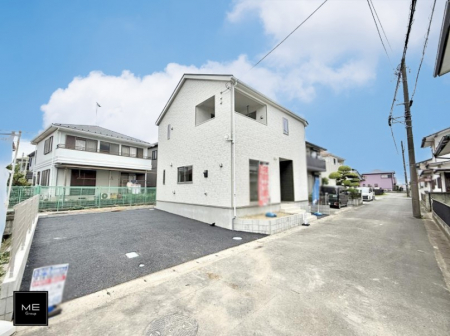 現地外観写真　収納スペース豊富！荷物が多いご家族にお勧めな新築一戸建てです！  