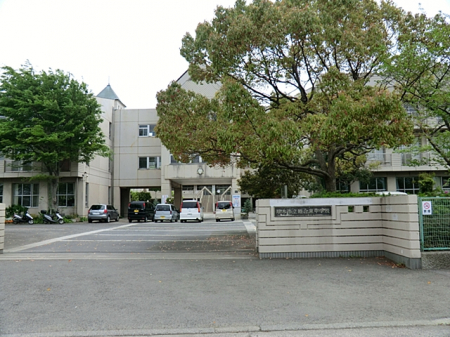 周辺環境　中学校 2100m 厚木市立睦合東中学校