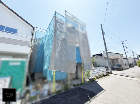 現地外観写真　暮らしを彩る充実した設備仕様が備わった新築戸建  