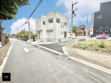 現地外観写真　前面道路広々  