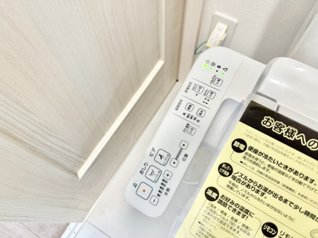 その他内観　便座の温かさと洗浄機能で快適に