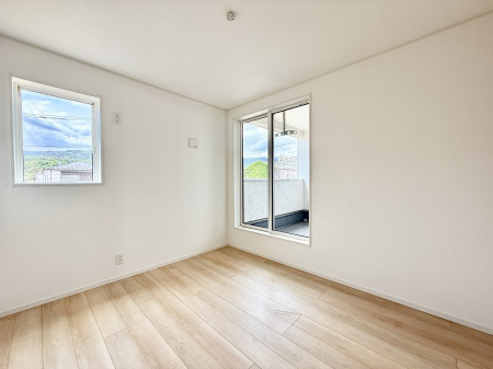 寝室　日当たりのいいお部屋は気持ちがいいですね  