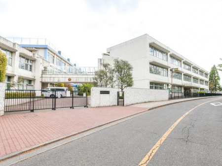 周辺環境　中学校 800m 羽村市立羽村第一中学校