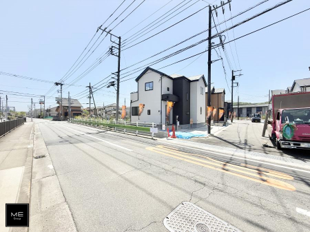 現地外観写真　小・中学校徒歩10分圏内でお子さまの通学も安心です