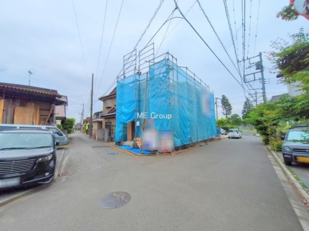 現地外観写真　角地につき陽当り良好です！  