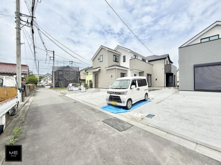 現地外観写真　前面道路広々  
