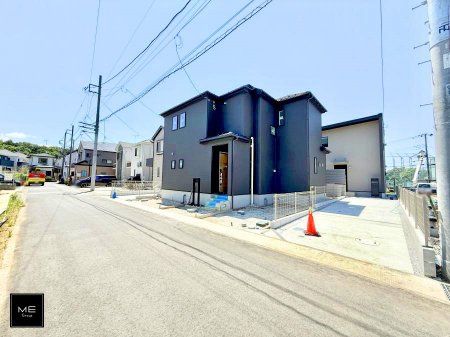 現地外観写真　前面道路広々  
