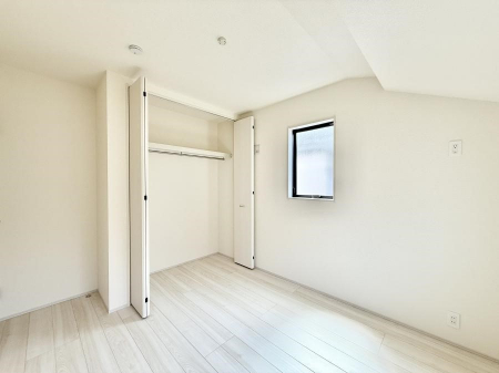 子供部屋　広いクローゼット、収納は多い方が嬉しいですね！  