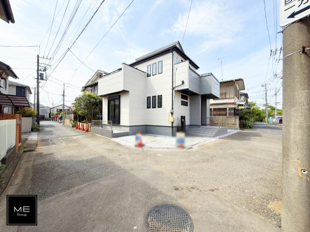 現地外観写真　角地につき陽当り良好です！  