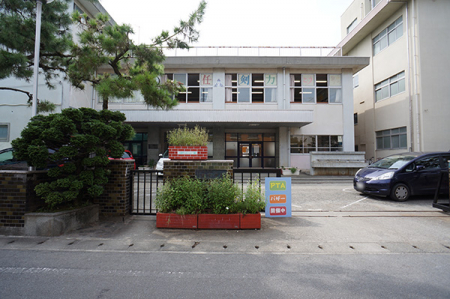 周辺環境　中学校 1750m 小田原市立泉中学校