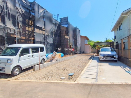 現地外観写真　閑静な住宅街に誕生した新築一戸建て住宅です！  