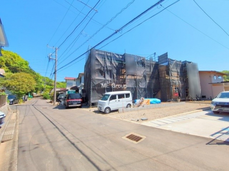 現地外観写真　前面道路広々  