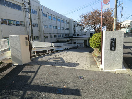 周辺環境　小学校 600m 横浜市立下永谷小学校