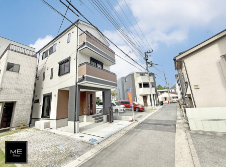 現地外観写真　前面道路広々  
