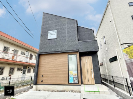 現地外観写真　暮らしを彩る充実した設備仕様が備わった住まい