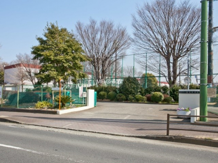 周辺環境　中学校 2240m 綾瀬市立綾北中学校