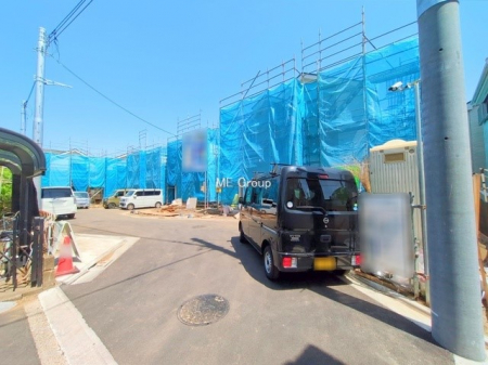 現地外観写真　前面道路広々  