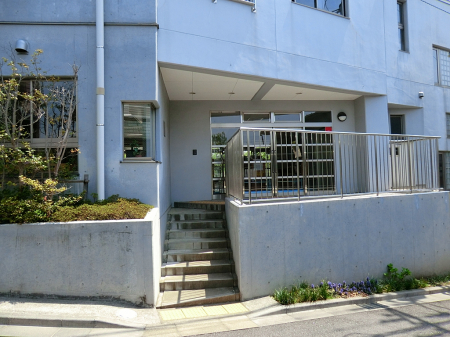 周辺環境　幼稚園・保育園 800m 鶴川シオン幼稚園