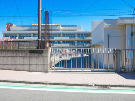 周辺環境　小学校 700m 横浜市立富士見台小学校