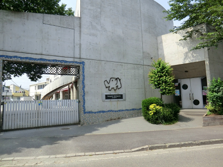 周辺環境　幼稚園・保育園 700m 春日台幼稚園