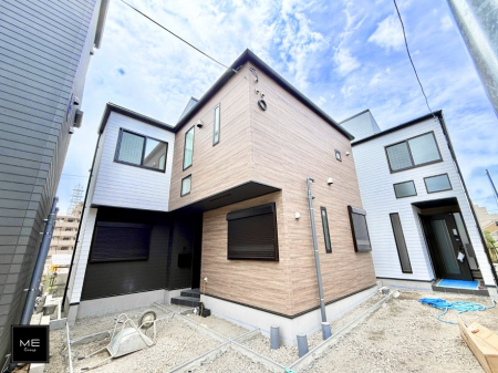 現地外観写真　暮らしを彩る充実した設備仕様が備わった住まい