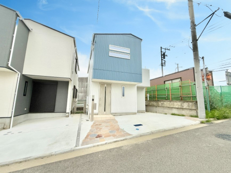 現地外観写真　外観■暮らしを彩る充実した設備仕様が備わった住まい