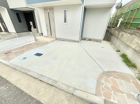 　外観■毎日の駐車が快適に