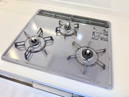 その他内観　設備■３口コンロのシステムキッチンで料理の手順もスムーズに  