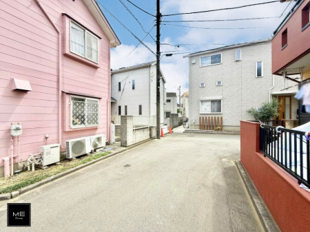 現地外観写真　前面道路広々  