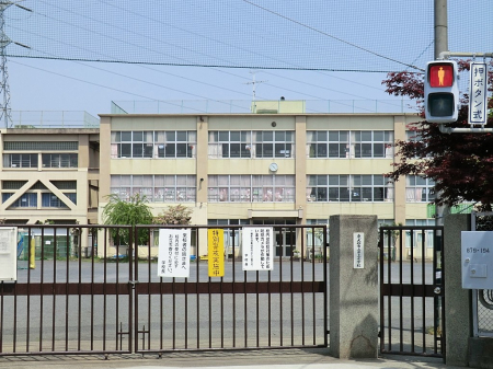周辺環境　小学校 640m 東大和市立第三小学校