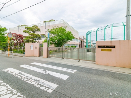 周辺環境　中学校 514m 八王子市立横山中学校