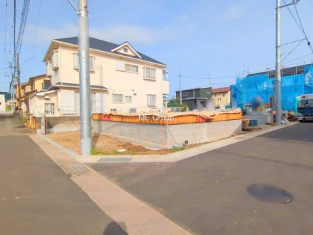 現地外観写真　近隣に生活施設充実！便利な住環境