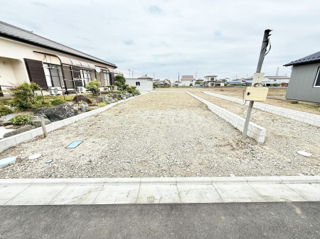 現地外観写真　家族みんなが笑顔で過ごせる、安心感のある住まい