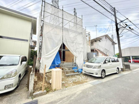 現地外観写真　駐車スペース2台可能なゆとりのある敷地です！  