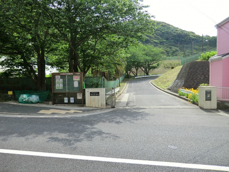 周辺環境　中学校 1800m 横須賀市立野比中学校