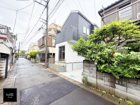 現地外観写真　小・中学校至近でお子さまの通学も安心です