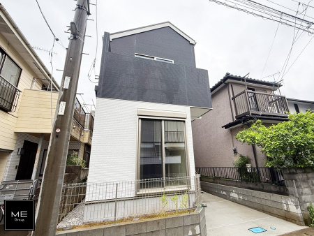 現地外観写真　暮らしを彩る充実した設備仕様が備わった住まい