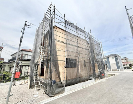 現地外観写真　暮らしを彩る充実した設備仕様が備わった新築戸建  